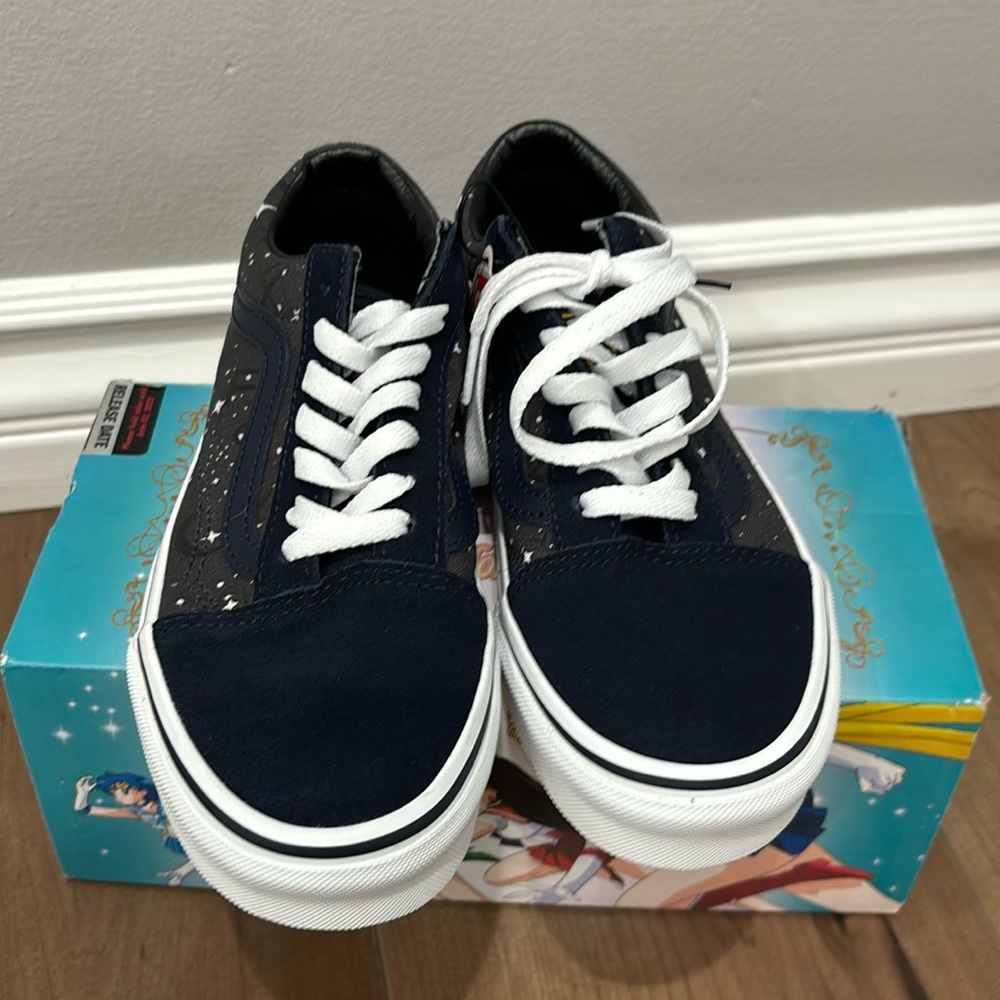 Sailor Moon x Vans women’s Old Skool ‘Pretty Guardian Parisian Night W 5.5